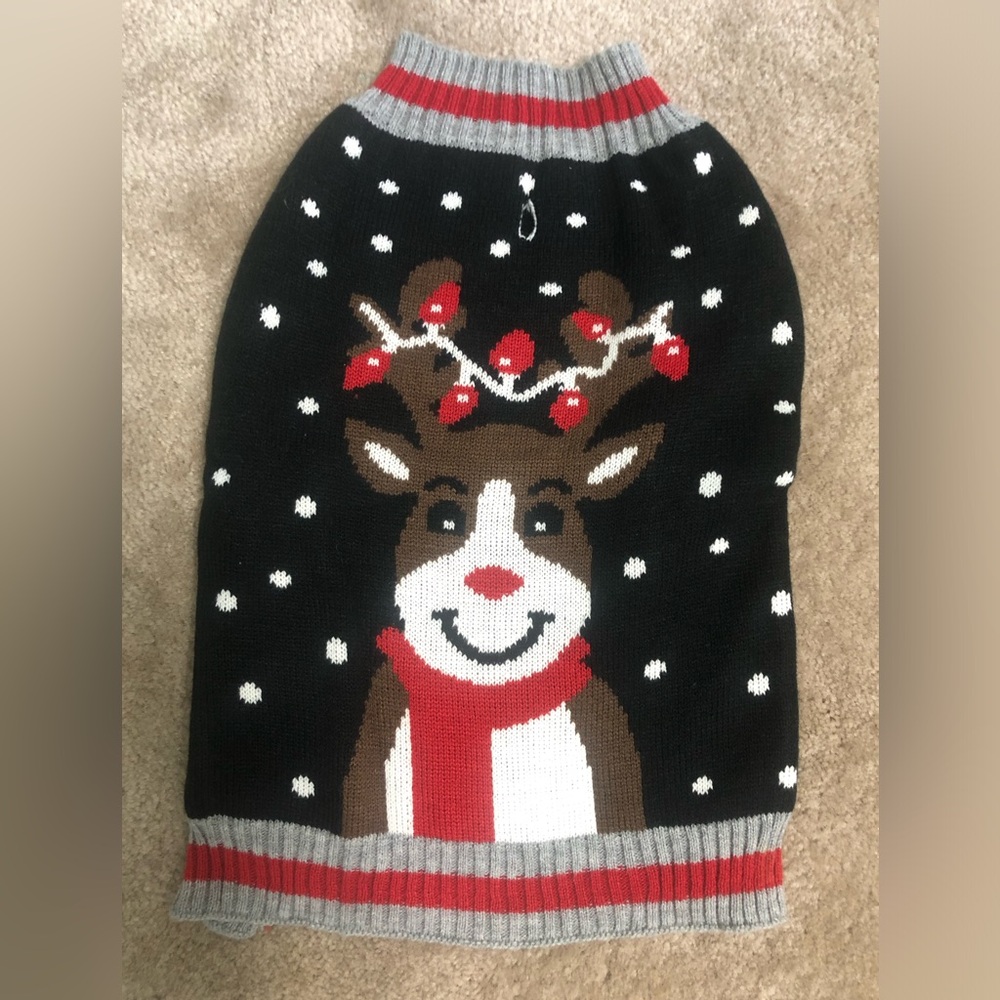 Adorable M/F dog sweater w/Christmas Reindeer never been worn